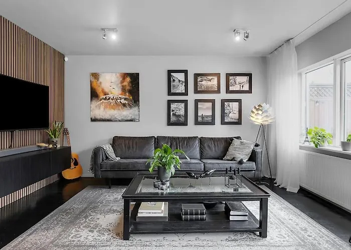 Entire House In A Quite Area